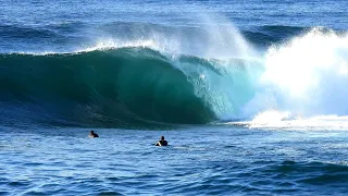 DANGEROUS TIDE! Bodyboarders avoid rocks to full send Shark Island