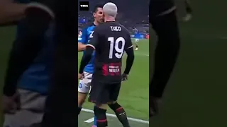 Theo Hernandez Fight vs Lozano 🔥#hernandez #lozano #acmilan #napoli #fight #shorts