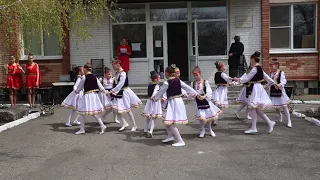 Греческий народный танец "Хайтарма" в исполнении младшей группы греческого народного ансамбля"ТАЙФА"