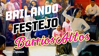 Jóvenes Bailando festejo en Barrios Altos