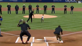 Roberto Clemente's son and grandson throw first pitch: 9/15/2022