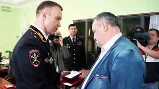 Начальник УМВД Игорь Илларионов передал медали родственникам ветеранов ВОВ