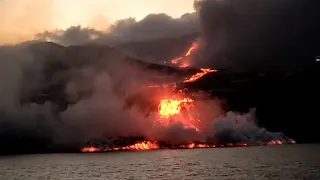 Así ha amanecido en La Palma tras llegar la lava al mar