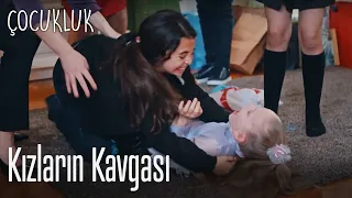 Kızların kavgası - Çocukluk