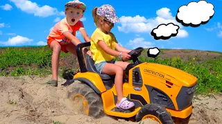 Трактор застрял в песке на помощь приехал Грузовик и Экскаватор Машинки для детей