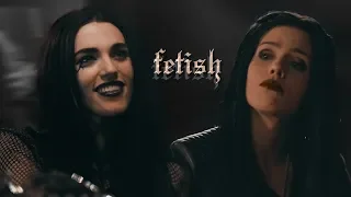 fetish ; dark!felicity & goth!lena [crossover]