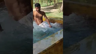 desi village life enjoy boys swimming pool Jumping im good pakistan 🇩🇿 swimming pool #funnyvideo 🙏🙏🙏