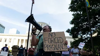 Protests spread, state abortion bans begin after US justices strike down Roe v. Wade • FRANCE 24