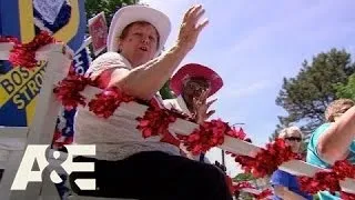 Wahlburgers: The Dorchester Day Parade (Season 2, Episode 3) | A&E