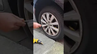 How to change/fit a VW wheel centre hub cap.