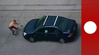 Carjacking fail: Armed men run into oncoming traffic, pursued by police