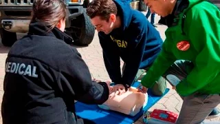 U-M students learn hands-only CPR