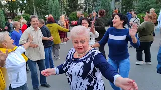 Цыганочка Аза Танцы в парке Горького Харьков Сентябрь 2021