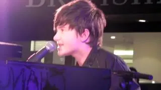 [HD-FANCAM] 120504 Greyson Chance showcase in BKK -Paparazzi