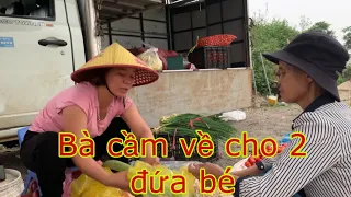 Cả chợ bất ngờ quá