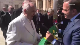 O prefeito João Dória se encontrou com o Papa Francisco no Vaticano