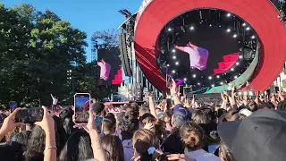 Cake By The Ocean (DNCE cover) - Jonas Brothers (short clip, Global Citizen Festival 09.24.22)