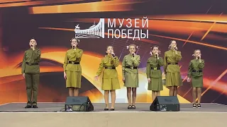 Шоу-группа "Нужные люди" - Солнечный круг. День Победы.  Музей Победы