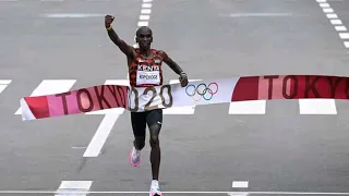 ELIUD KIPCHOGE WINS GOLD AT THE 42KM MEN'S MARATHON IN TOKYO 2020 OLYMPICS.