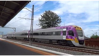 V/line Trains at Middle Footscray