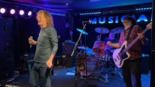 Fred Zeppelin play Led Zeppelin’s Black Dog at The Musician Leicester 26th April 2024