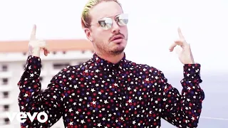 J Balvin - Si Tu Novio Te Deja Sola ft. Bad Bunny (Official Video)