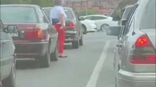 В Караганде женщина устроила разборки на дороге