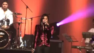 Shreya Ghoshal singing bhojpuri song 'Zubeda' at J & J Auditorium Mauritius