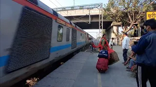 "MAN IN HEAVY DANGER JUST ESCAPES DEATH BY STANDING BESIDE 130KMPH TRAIN" WATCH OUT
