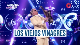 Roberto Pettinato canta el éxito de Sumo, "Los Viejos Vinagres"