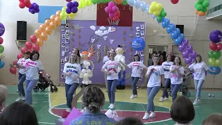 Гимназия 8 Хабаровск - Последний звонок 2022 - Замечательный номер от Родителей выпускников