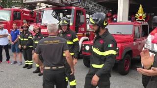 Roberto va in pensione, caloroso saluto da parte della squadra dei Vigili del Fuoco di Varese