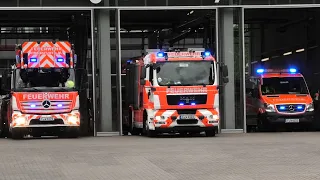 Einsatzfahrten von Feuerwehr, Rettungsdienst & Polizei in Frankfurt am Main  - Zusammenschnitt