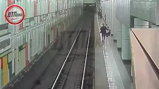 Неадекват в метро Румянцево
