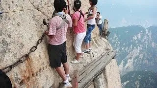 World's Most Dangerous Hiking Trail on Mount Huashan