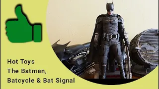 Hot Toys The Batman,  Batcycle and Bat Signal Review