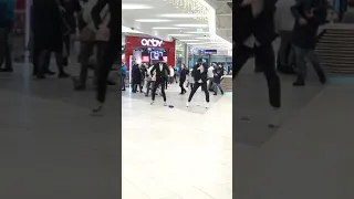 DANCE PRANK IN RUSSIA 🤣 РЕАКЦИЯ ЛЮДЕЙ 🔥 TUZELITY DANCE