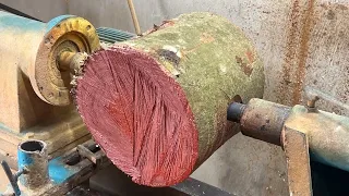 from raw wood to masterpiece // The skillful working skills of a carpenter on a manual wood lathe