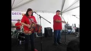 Sheryl Cormier and her Cajun Sounds - The Bottle (La bouteille)