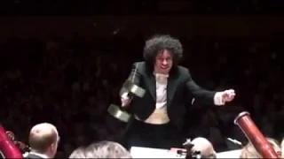 The best symphony orchestra in the world. Zobacz najlepszą orkiestrę na świecie.