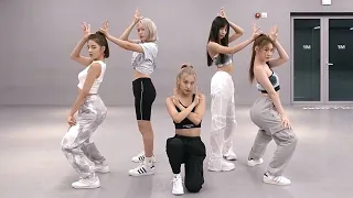 [ITZY - Not Shy] dance practice mirrored (1M Dance Studio ver.)