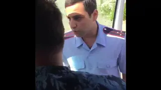В Абхазии сотрудники милиции избили русского туриста на глазах жены Полное видео