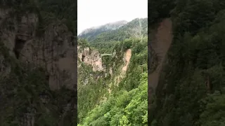 Die Sicht vom Schloss Neuschwanstein auf die Marienbrücke