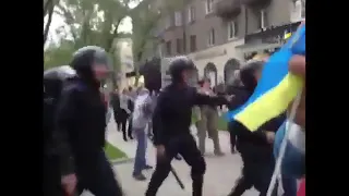 ЦейДень 28.4.2014 - у Донецьку на мітинг за єдину Україну напали російські бойовики зі зброєю