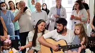 Maiara e Gustavo Mioto no Hospital do Câncer de Londrina