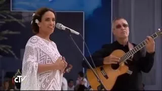 Noa (Achinoam Nini) performs "Beautiful that Way" to welcome Pope Francis