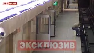 Мужчина столкнул работницу метро на рельсы