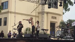 The Neighbourhood- Daddy Issues LIVE @ Fallapalooza