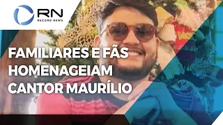 Fãs e amigos prestam homenagens e se despedem de cantor Maurílio