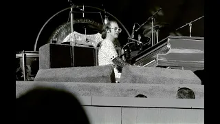Elton John - Lucy In The Sky With Diamonds (Live At Dodgers Stadium 25/10/1975)